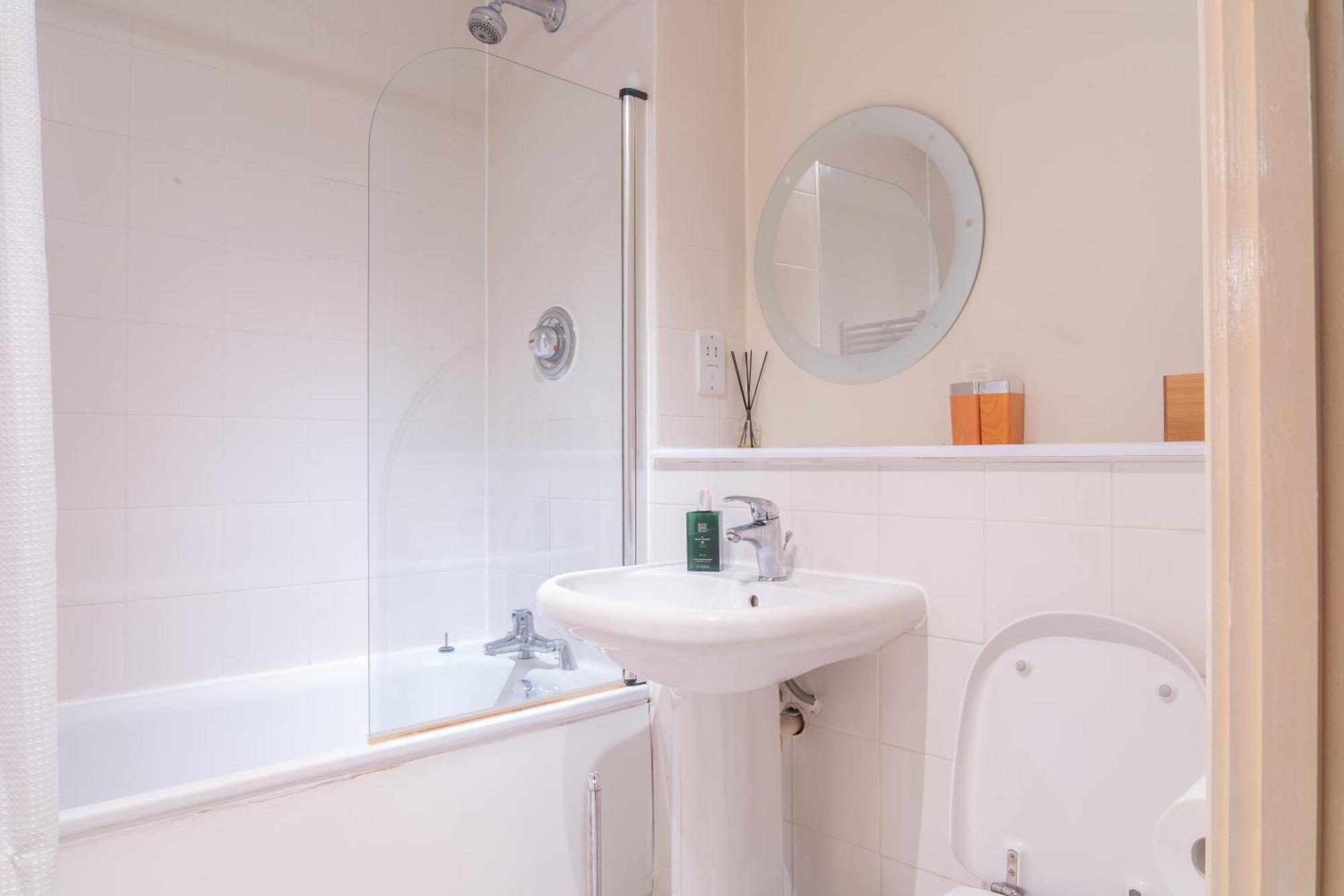 Stay In Our Stylish Flat! & Secure Building & Sleeps Up To 4 Birmingham Eksteriør bilde