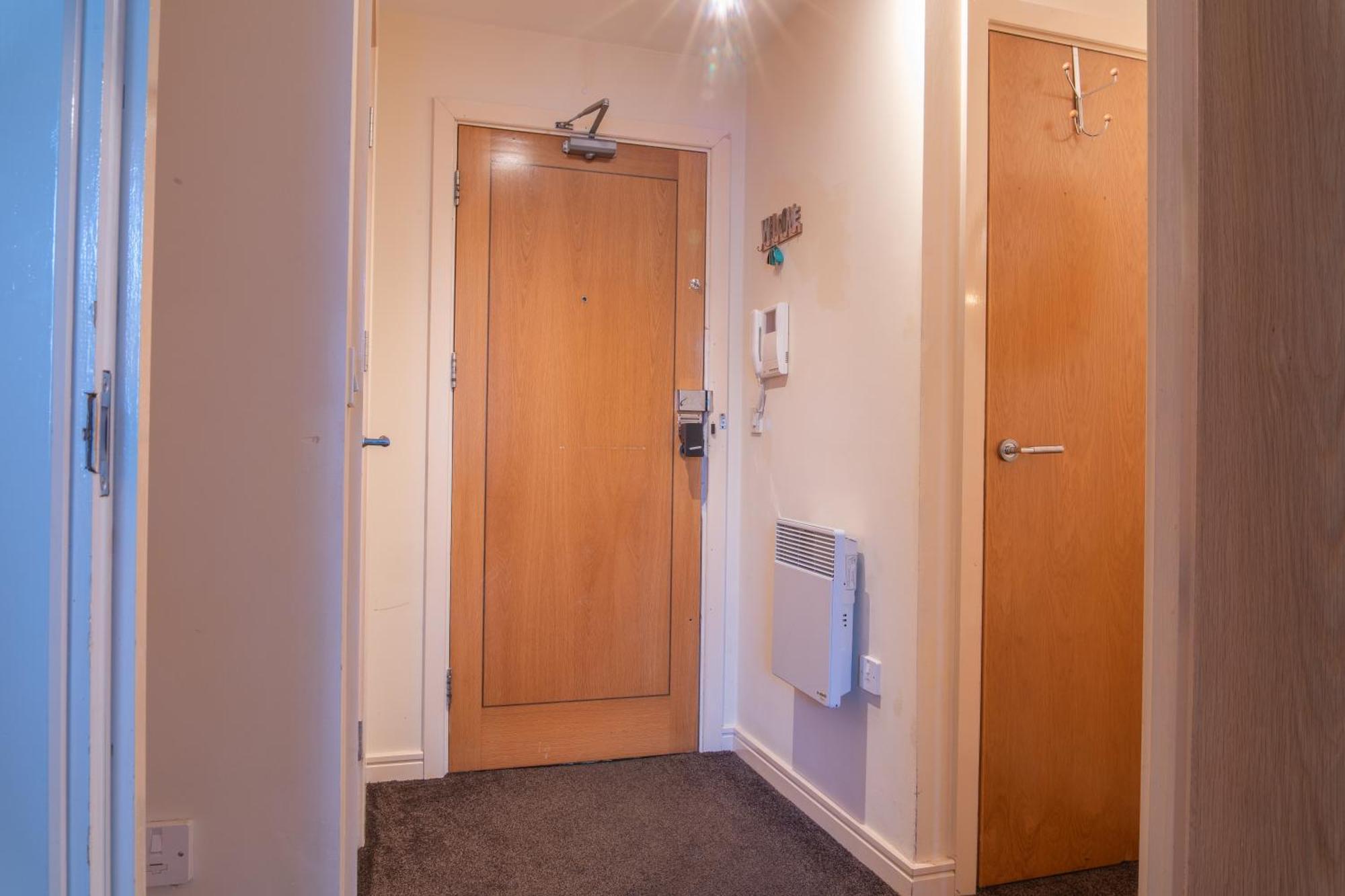 Stay In Our Stylish Flat! & Secure Building & Sleeps Up To 4 Birmingham Eksteriør bilde